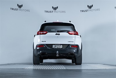 2015 Jeep Cherokee - Thumbnail