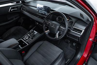 2022 Mitsubishi Outlander - Thumbnail