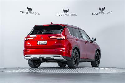 2022 Mitsubishi Outlander - Thumbnail