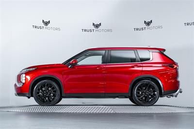 2022 Mitsubishi Outlander - Thumbnail