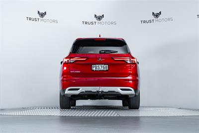 2022 Mitsubishi Outlander - Thumbnail