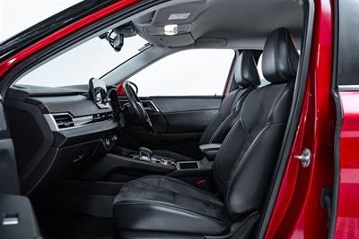 2022 Mitsubishi Outlander - Thumbnail