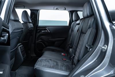 2022 Mitsubishi Outlander - Thumbnail