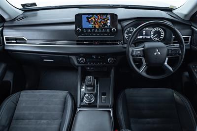 2022 Mitsubishi Outlander - Thumbnail