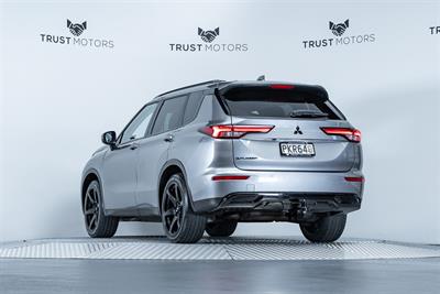 2022 Mitsubishi Outlander - Thumbnail