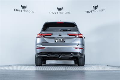 2022 Mitsubishi Outlander - Thumbnail