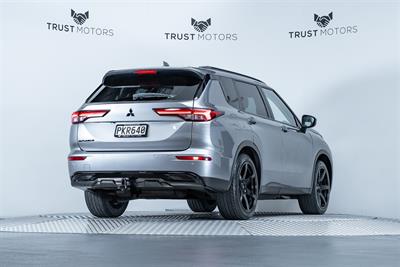 2022 Mitsubishi Outlander - Thumbnail