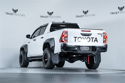 2023 Toyota Hilux - Thumbnail