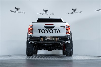 2023 Toyota Hilux - Thumbnail