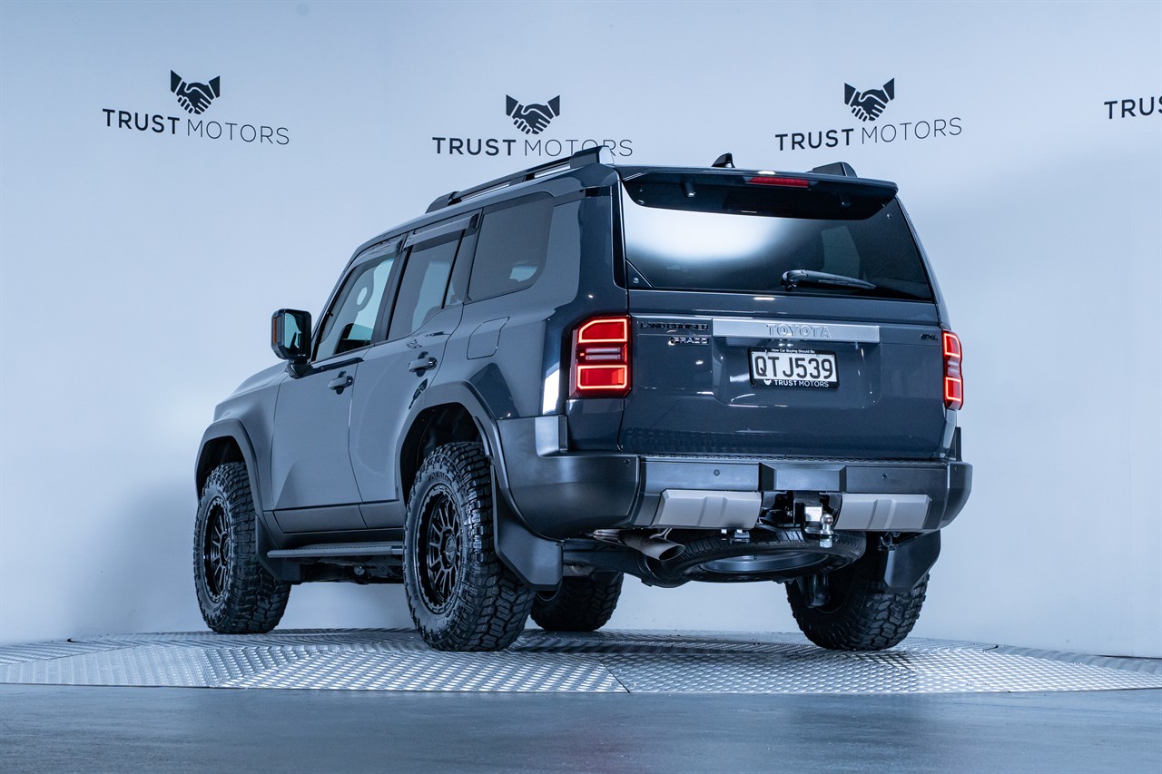 2024 Toyota Landcruiser Prado