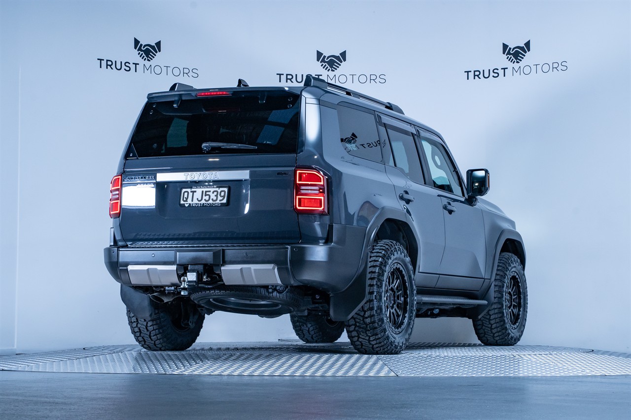 2024 Toyota Landcruiser Prado