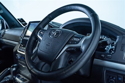 2017 Toyota Landcruiser - Thumbnail