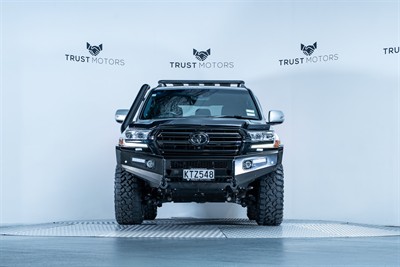 2017 Toyota Landcruiser - Thumbnail