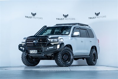 2017 Toyota Landcruiser - Thumbnail