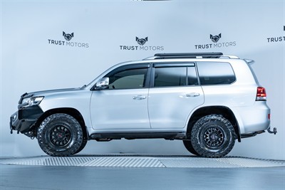 2017 Toyota Landcruiser - Thumbnail