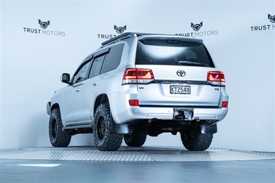 2017 Toyota Landcruiser - Thumbnail