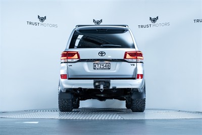 2017 Toyota Landcruiser - Thumbnail