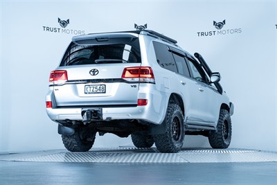 2017 Toyota Landcruiser - Thumbnail