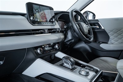 2021 Mitsubishi Outlander - Thumbnail