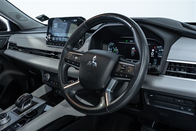 2021 Mitsubishi Outlander - Thumbnail