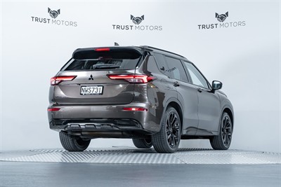 2021 Mitsubishi Outlander - Thumbnail