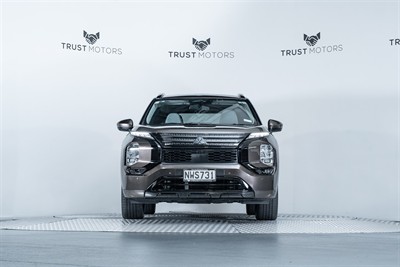 2021 Mitsubishi Outlander - Thumbnail