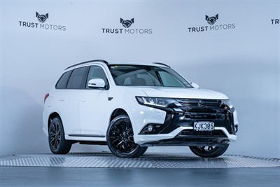 2017 Mitsubishi Outlander - Thumbnail