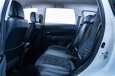 2017 Mitsubishi Outlander - Thumbnail