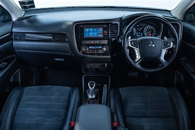 2017 Mitsubishi Outlander - Thumbnail
