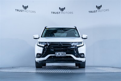 2017 Mitsubishi Outlander - Thumbnail