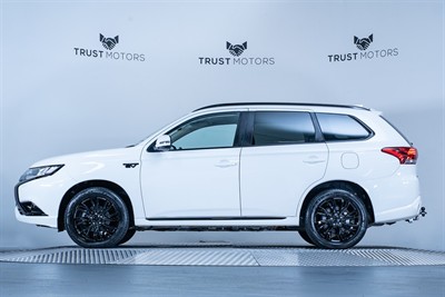 2017 Mitsubishi Outlander - Thumbnail