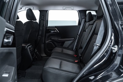 2022 Mitsubishi Outlander - Thumbnail