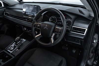 2022 Mitsubishi Outlander - Thumbnail