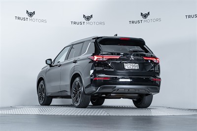 2022 Mitsubishi Outlander - Thumbnail