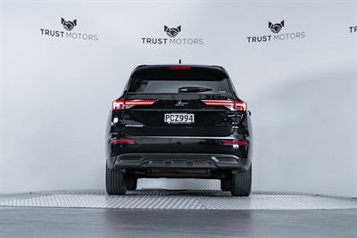 2022 Mitsubishi Outlander - Thumbnail