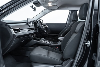 2022 Mitsubishi Outlander - Thumbnail