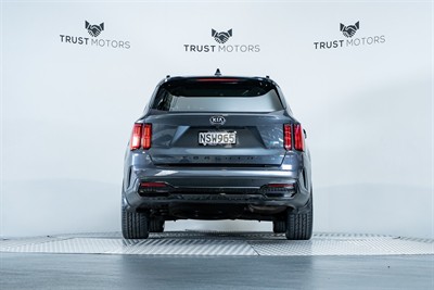 2021 Kia Sorento - Thumbnail