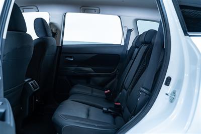 2021 Mitsubishi Outlander - Thumbnail