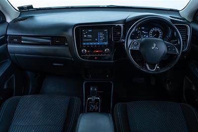 2021 Mitsubishi Outlander - Thumbnail
