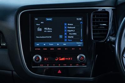 2021 Mitsubishi Outlander - Thumbnail