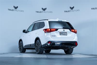 2021 Mitsubishi Outlander - Thumbnail