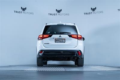 2021 Mitsubishi Outlander - Thumbnail