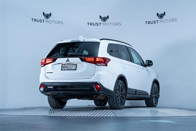 2021 Mitsubishi Outlander - Thumbnail