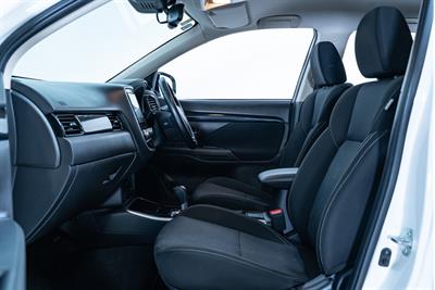 2021 Mitsubishi Outlander - Thumbnail