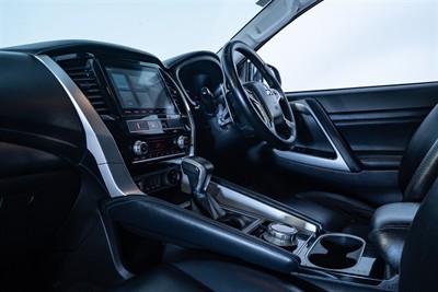 2023 Mitsubishi Pajero Sport - Thumbnail