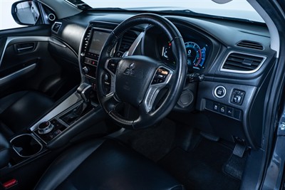 2023 Mitsubishi Pajero Sport - Thumbnail