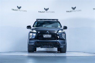 2023 Mitsubishi Pajero Sport - Thumbnail