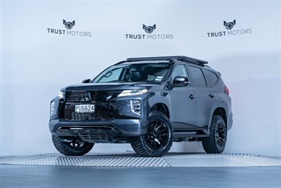 2023 Mitsubishi Pajero Sport - Thumbnail