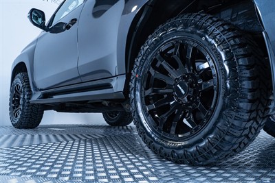 2023 Mitsubishi Pajero Sport - Thumbnail