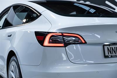 2021 Tesla Model 3 - Thumbnail